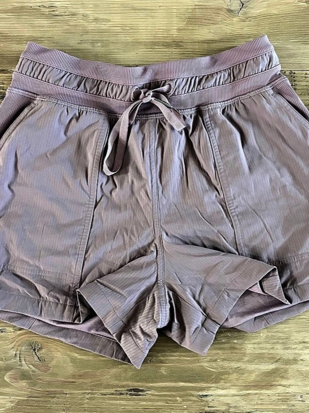 lululemon Athletic Shorts Purple Size 4